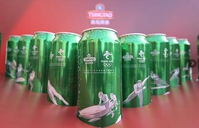 青島啤酒'燈塔工廠'啟動定制冬奧冰雪罐，文化傳播新篇章